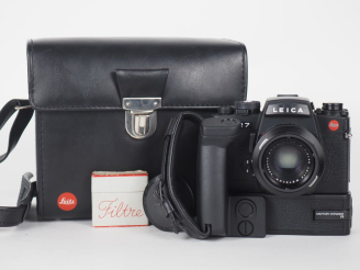 Vente aux enchères LEICA R7. Appareil photographique n°1911629 avec objectif SUMMICRON-R 