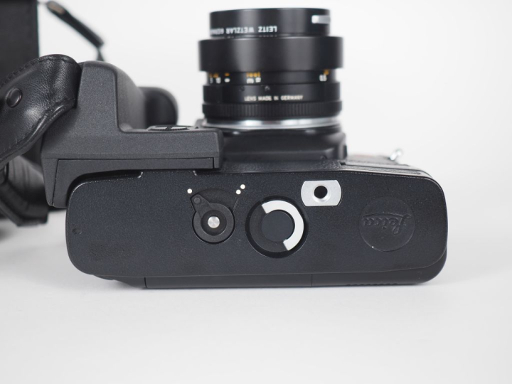 LEICA R7. Appareil photographique n°1911629 avec objectif SUMMICRON-R 