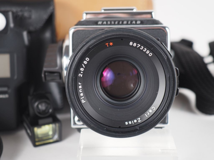 HASSELBLAD. Appareil photographique 503 CW n°19SV31077 avec objectif C