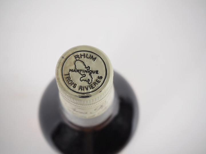 1 BOUTEILLE RHUM TROIS RIVIÈRES MARTINIQUE 45° - 1976
