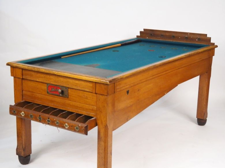 Billard russe de marque NAKO avec ses accessoires. Dim. 80 x 180 x 90 