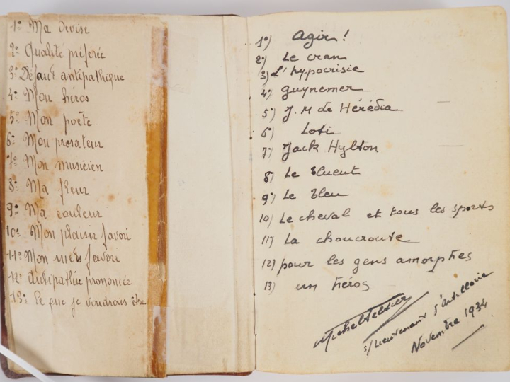 [MITTERRAND]. CARNET MANUSCRIT AVEC RÉPONSE AUTOGRAPHE DES DEUX FRÈRES
