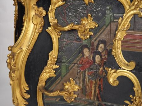 Paul SORMANI Grande et large commode de style Louis XV en laque de Cor