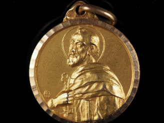 Vente aux enchères Médaille religieuse en or jaune 750, figurant Saint Pierre.  Diam. 1,9
