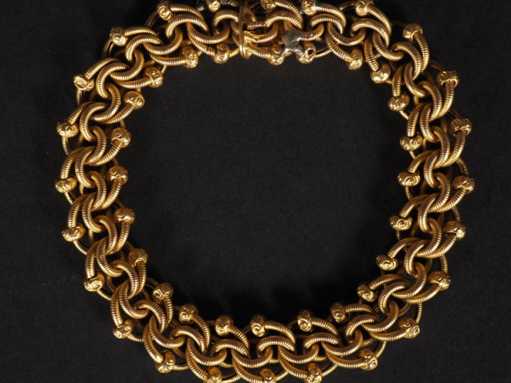 Bracelet souple en or jaune 750, maille fantaisie entrelacée.  Chainet