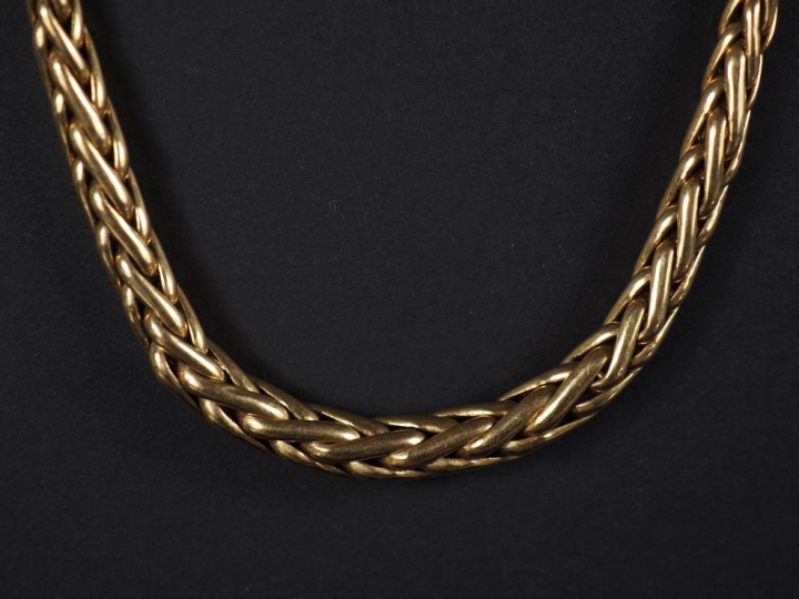 Collier souple en or jaune 750, maille palmier en chute.  Long. 45,5 c