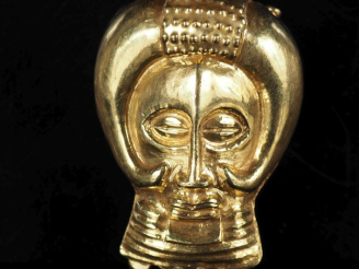 Vente aux enchères Broche/pendentif en or jaun 750, figurant un masque africain.  5,4 x 4