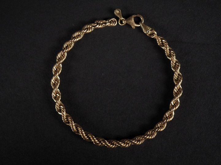 Bracelet souple en or jaune 750, maille torsadée.  Long. 19,5 cm Poids