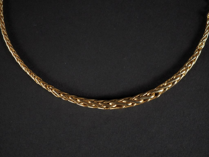 Collier souple en or jaune 750, maille palmier en chute.  Long. 40,5 c