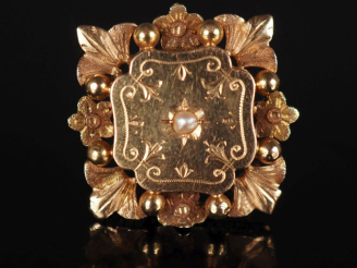 Vente aux enchères Broche Napoléon III en or jaune 750, à décor de fleurons et fleurettes