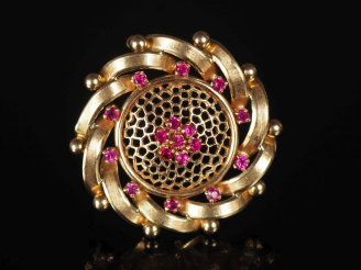 Vente aux enchères Ravissante broche (pendentif) ronde en or jaune 750, à décor ajouré et