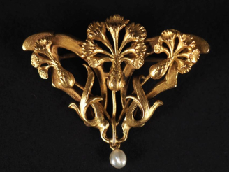 Vente aux enchères Broche/pendentif de style Art Nouveau en or jaune 750, à décor ajouré 