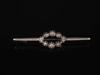 Vente aux enchères Broche barrette en argent, à décor en son centre d'une médaillon serti