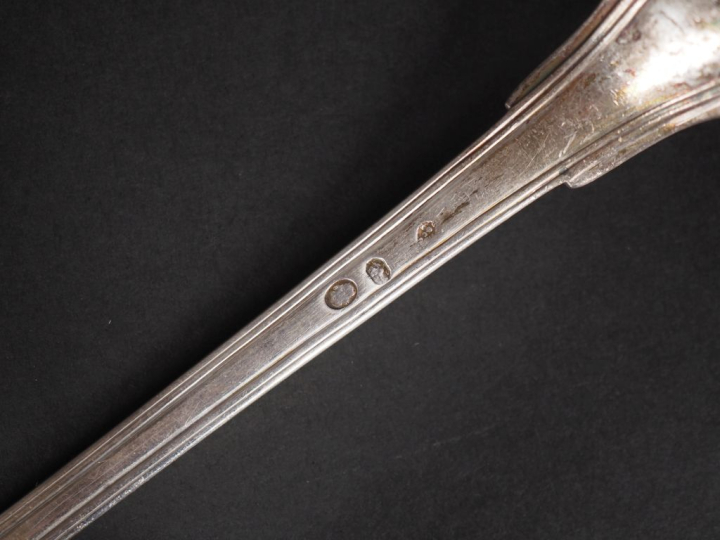 Cuillère à ragoût fin XVIIIème- début XIXème en argent 950, poinçon au