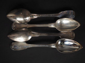 Vente aux enchères Quatre cuillères en argent 925, poinçon Minerve, modèle à filet.  Poid