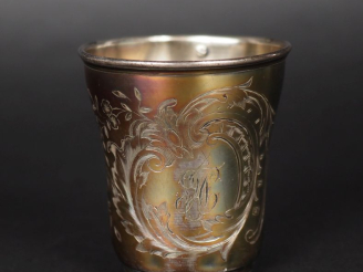Vente aux enchères Timbale de style Louis XV en argent 925, poinçon Minerve, à décor de c