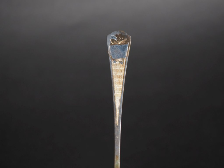 Coquetier et sa cuillère de style Louis XVI en argent 925, poinçon Min