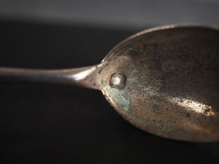 Suite de six verres à liqueur de style Louis XV en argent 925 et verme