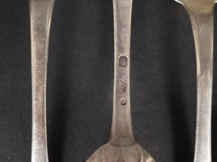 Six différentes petites cuillères en argent 950 ou 925. Poinçons et mo