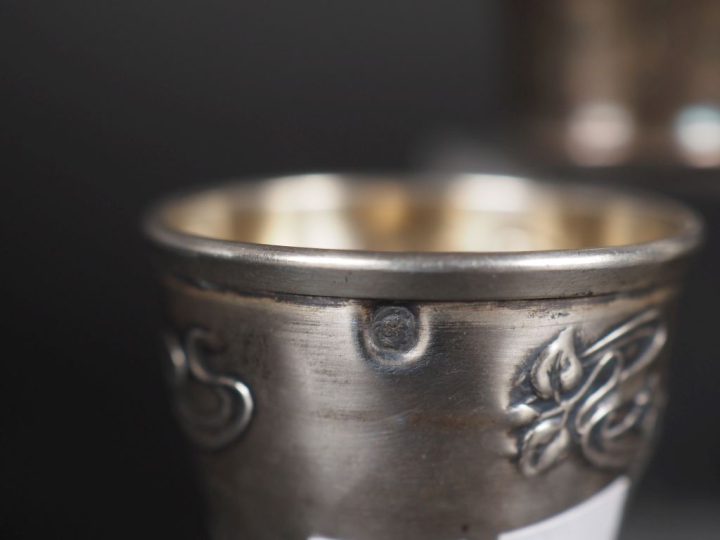 Suite de cinq verres à liqueur de style Art Nouveau en argent 925, poi