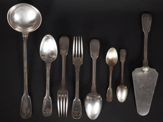 Vente aux enchères CHRISTOFLE Partie de ménagère en métal argenté, modèle à filet. Compre