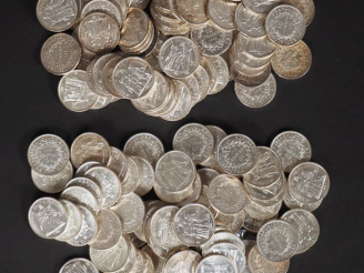 Vente aux enchères Ensemble de pièces de 10 Francs en argent. Poids. 5300 g