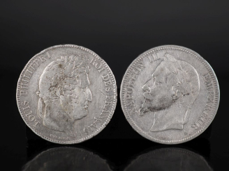 Vente aux enchères Deux pièces de 5 Francs en argent, 1838 et 1869. Poids. 49,59 g