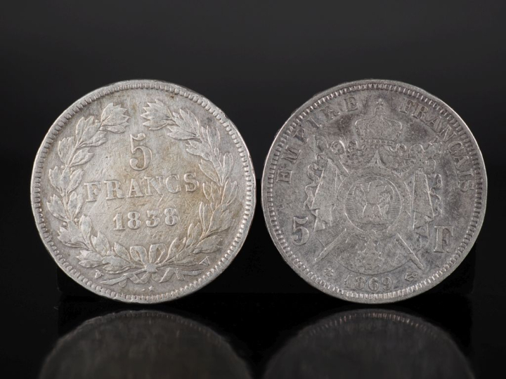 Deux pièces de 5 Francs en argent, 1838 et 1869. Poids. 49,59 g