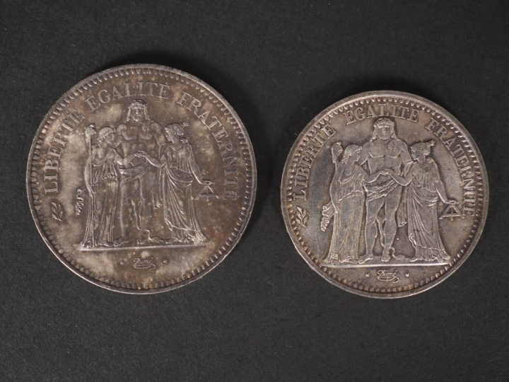 Ensemble comprenant :  - une pièce de 10 Francs en argent, 1966 - une 