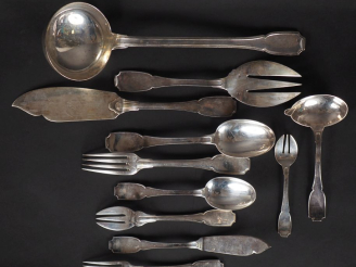 Vente aux enchères Ménagère de style Art déco en argent 925, poinçon Minerve. Comprenant 