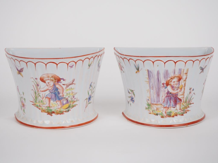 GALLE. Paire de porte fleurs en faïence polychrome de Saint-Clément à 