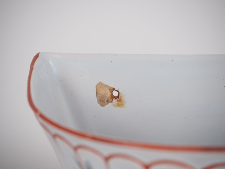 GALLE. Paire de porte fleurs en faïence polychrome de Saint-Clément à 