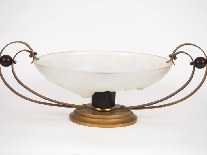 ETLING. Coupe montée de style Art Déco en verre et verre opalescent à 