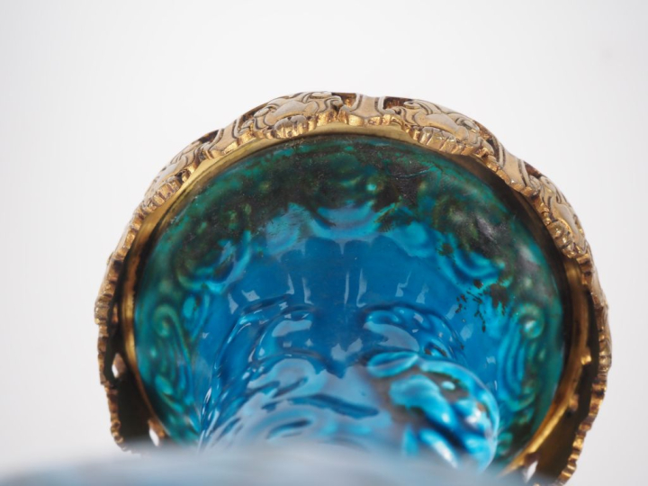 SEVRES.  Lampe en céramique bleu persan à décor de style Extreme Orien