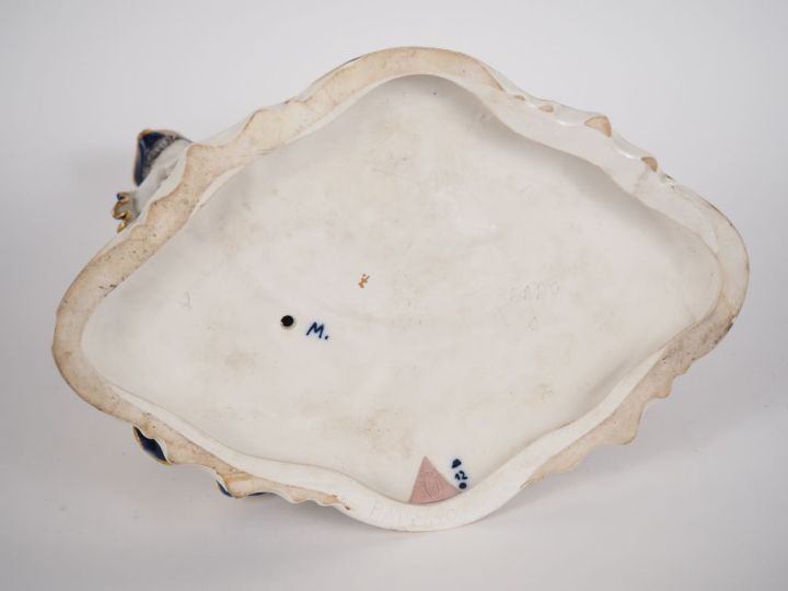 ROYAL DUX.  Groupe en porcelaine polychrome. "Colombine et Arlequin". 