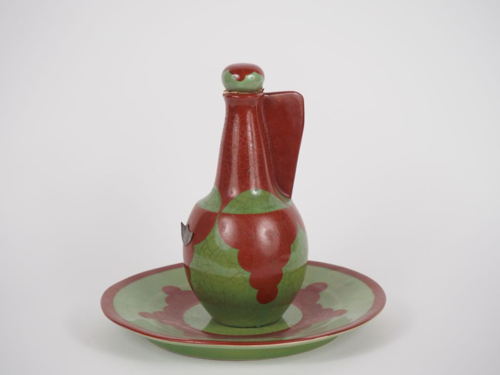 Flacon à liqueur et son présentoir de style Art Déco à décor de motifs