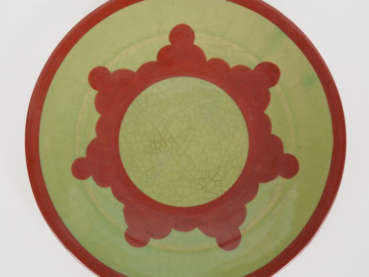 Flacon à liqueur et son présentoir de style Art Déco à décor de motifs