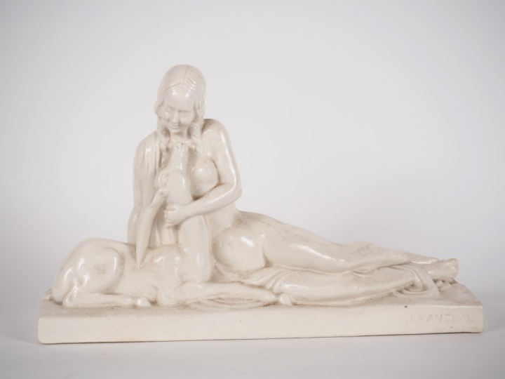 Charles LEMANCEAU. Groupe Art Déco en céramique craquelée. "Jeune fill