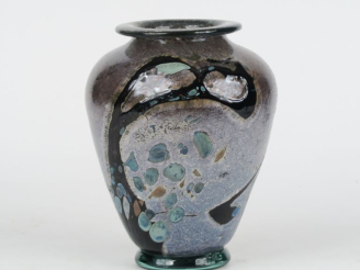 Vente aux enchères R. PIERINI.  Vase ovoide en verre polychrome multi couches, décor abst