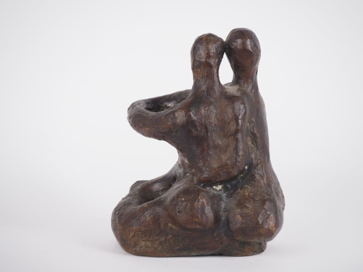 Ecole française XXème.   "le couple" groupe en bronze patiné Signé H. 