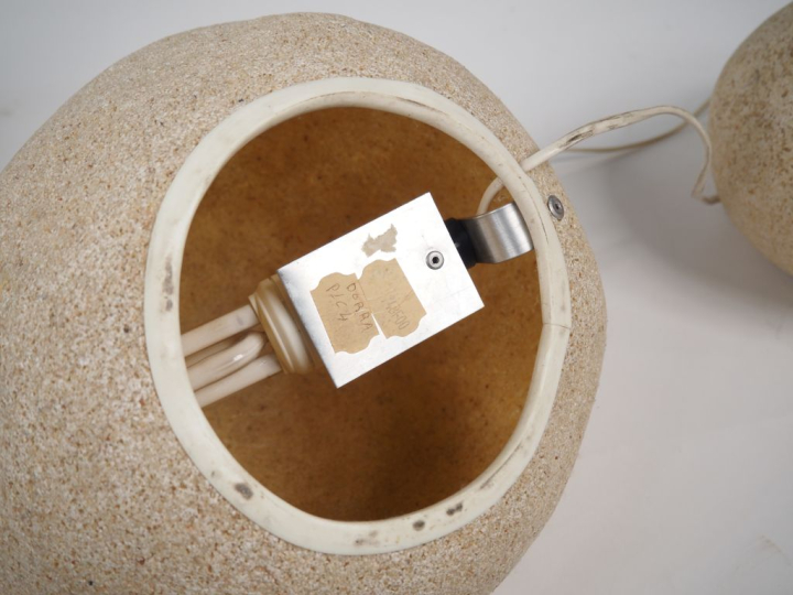 André CAZENAVE Atelier A.  3 lampes "galets" en fibre de verre. (3 tai