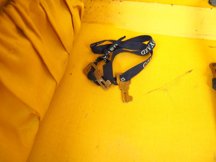 GOYARD, Paris Valise vintage en tissu gainé de cuir noir. Garniture en