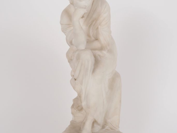 PUGI. "La jeune italienne" Sculpture en albatre.  Signée.  H. 46 cm (a