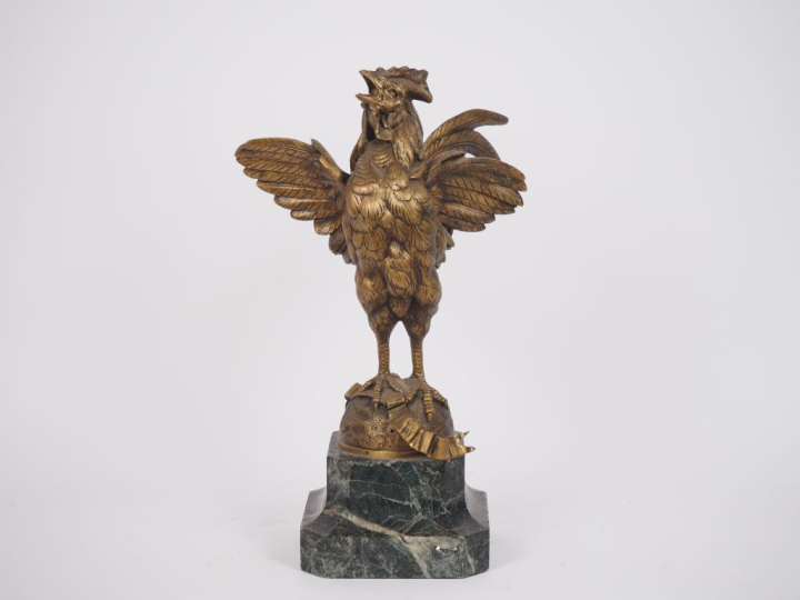 MEYER.  "Coq chantant" Sculpture en bronze patiné Signée  H. 31 cm H. 