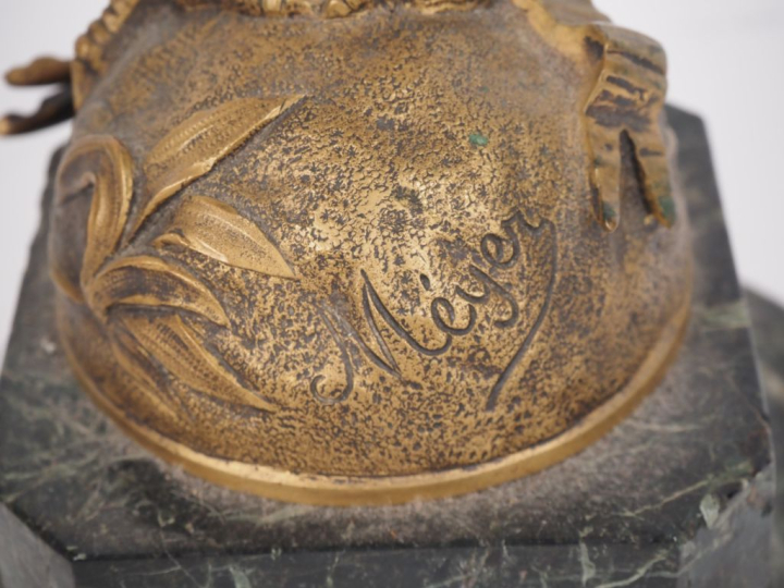 MEYER.  "Coq chantant" Sculpture en bronze patiné Signée  H. 31 cm H. 