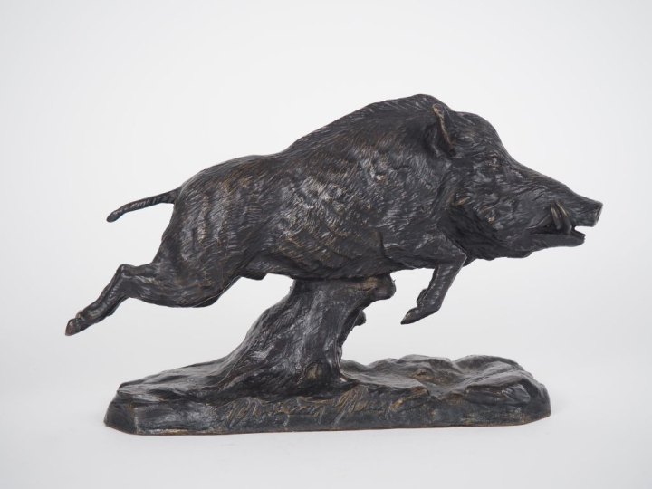 Ecole XXème.  "Sanglier courant" Sculpture en bronze à patine brune  S