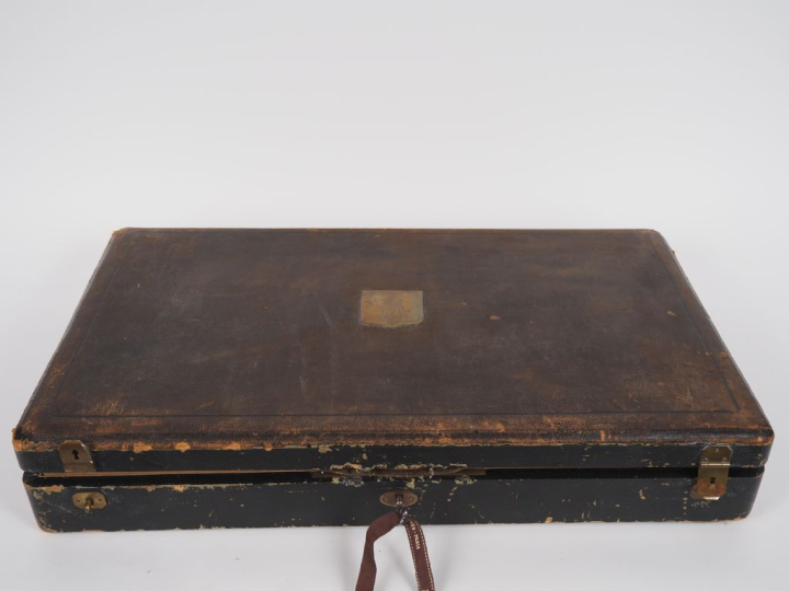 Dans leur écrin d'origine, ensemble de couverts Napoléon III comprenan