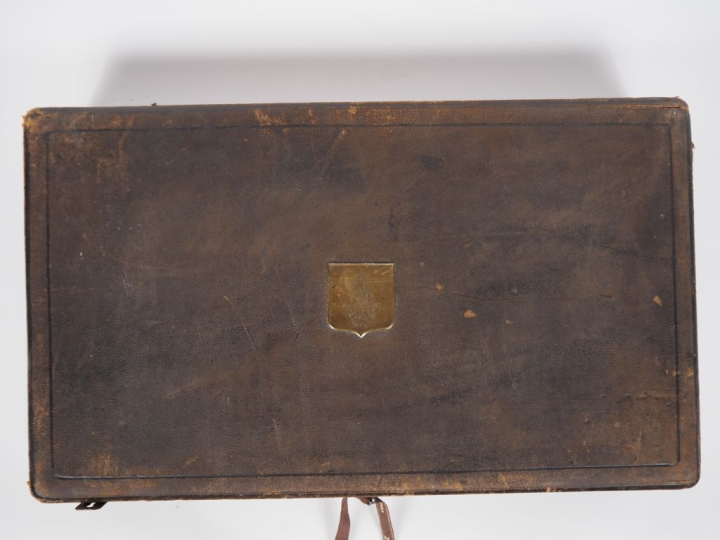 Dans leur écrin d'origine, ensemble de couverts Napoléon III comprenan