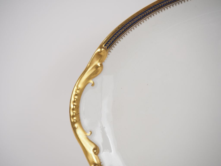 Partie de service de table en porcelaine de Limoges à décor de liseré,