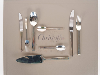 Vente aux enchères CHRISTOFLE. Ménagère dans son écrin d'origine comprenant 12 grands cou